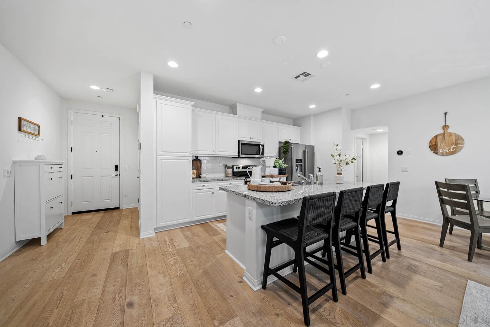 Detail Gallery Image 3 of 59 For 3135  Linwood St, Vista,  CA 92081 - 3 Beds | 2/1 Baths