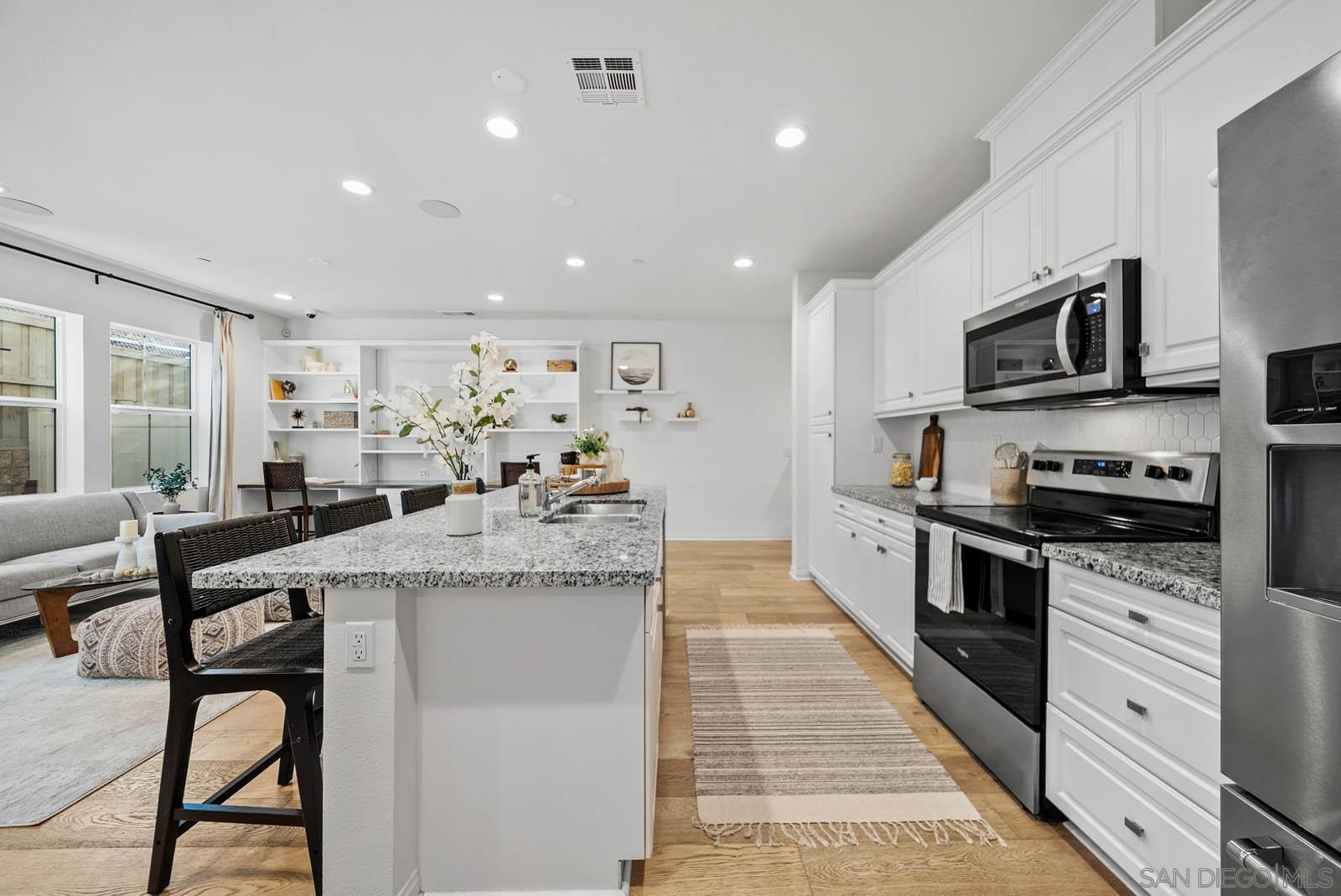 Detail Gallery Image 7 of 59 For 3135  Linwood St, Vista,  CA 92081 - 3 Beds | 2/1 Baths