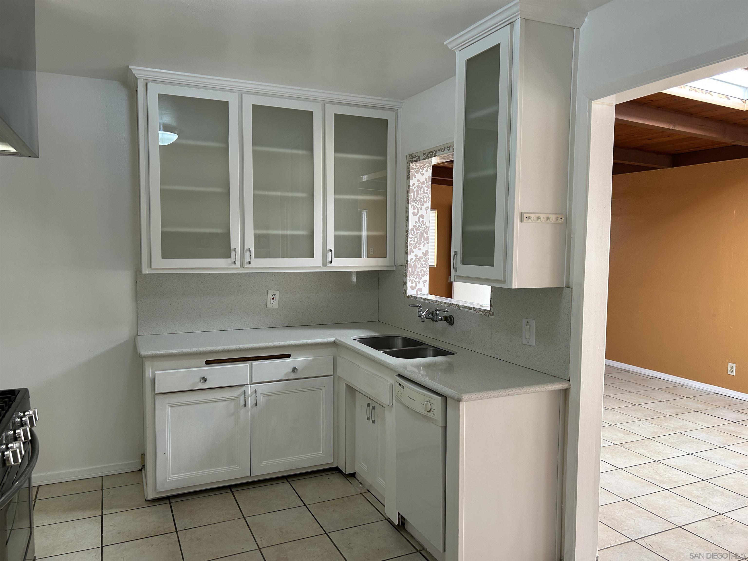 Detail Gallery Image 8 of 20 For 1815  Brookline St., San Diego,  CA 92102 - 3 Beds | 2 Baths