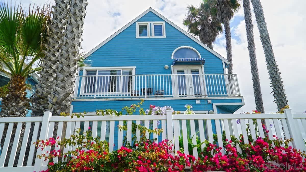 Detail Gallery Image 2 of 22 For 5112 #3  Saratoga Ave  3, San Diego,  CA 92107 - 2 Beds | 2 Baths