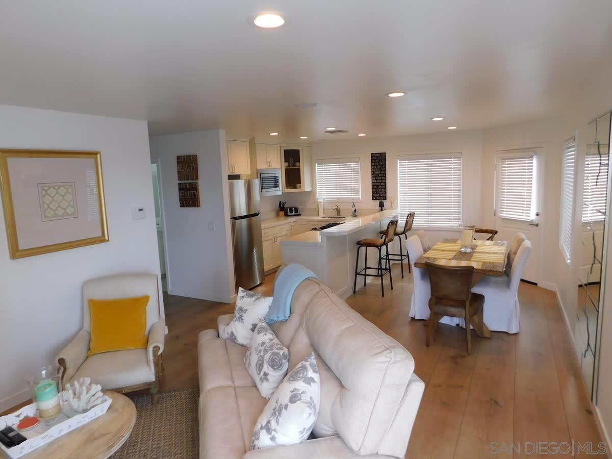 Detail Gallery Image 13 of 22 For 5112 #3  Saratoga Ave  3, San Diego,  CA 92107 - 2 Beds | 2 Baths