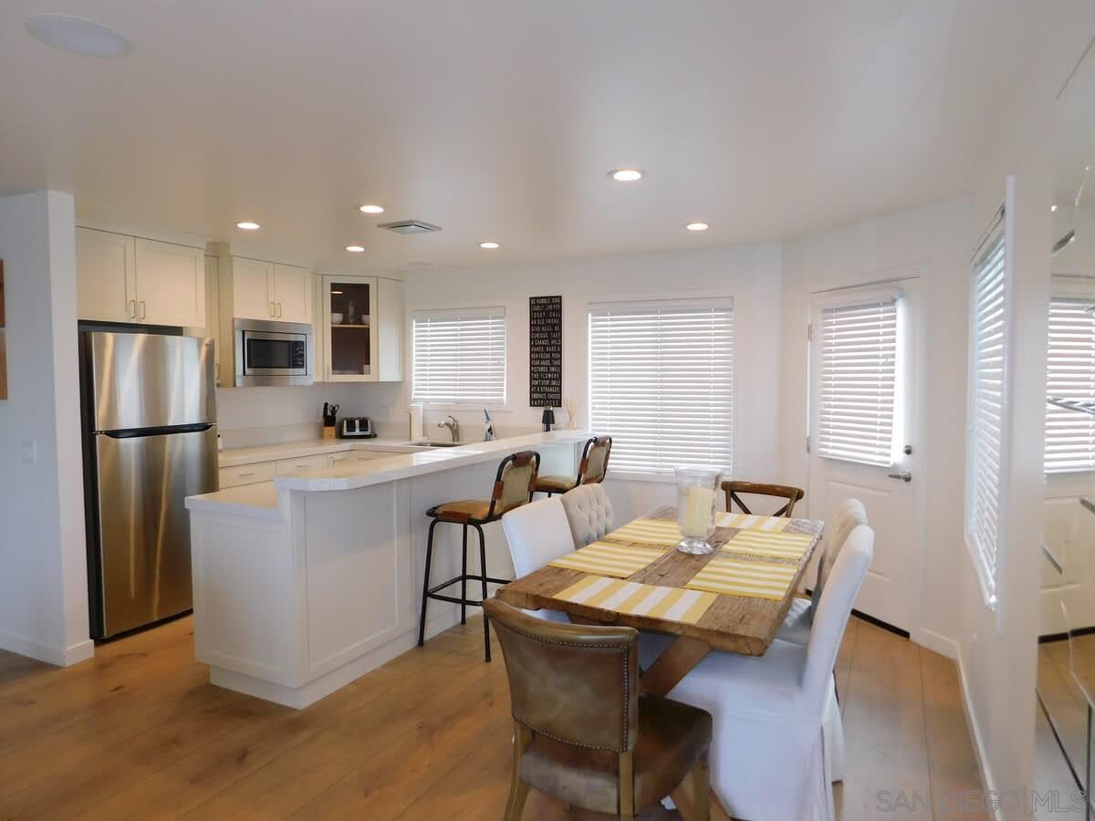 Detail Gallery Image 15 of 22 For 5112 #3  Saratoga Ave  3, San Diego,  CA 92107 - 2 Beds | 2 Baths