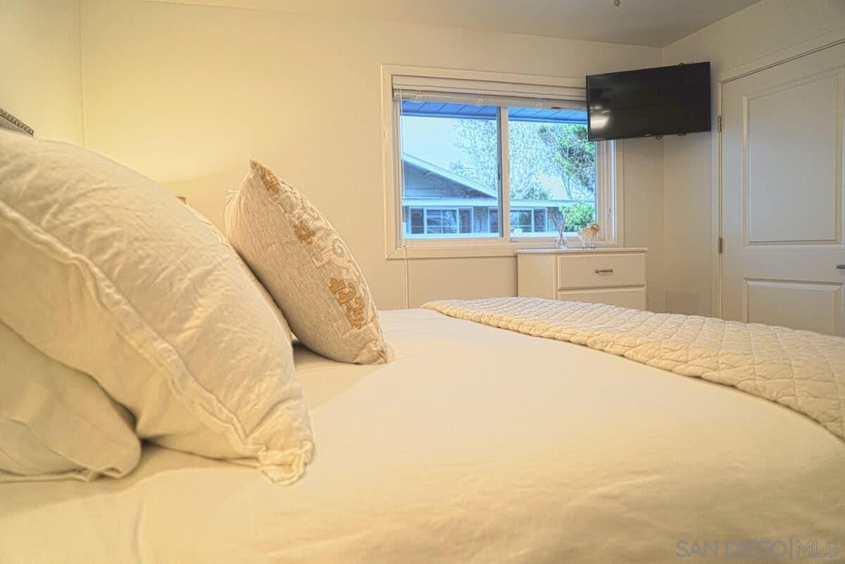 Detail Gallery Image 18 of 22 For 5112 #3  Saratoga Ave  3, San Diego,  CA 92107 - 2 Beds | 2 Baths