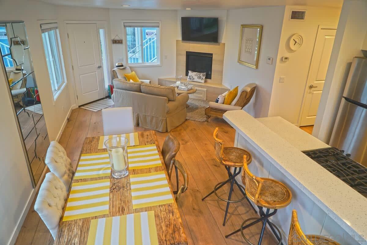 Detail Gallery Image 6 of 22 For 5112 #3  Saratoga Ave  3, San Diego,  CA 92107 - 2 Beds | 2 Baths