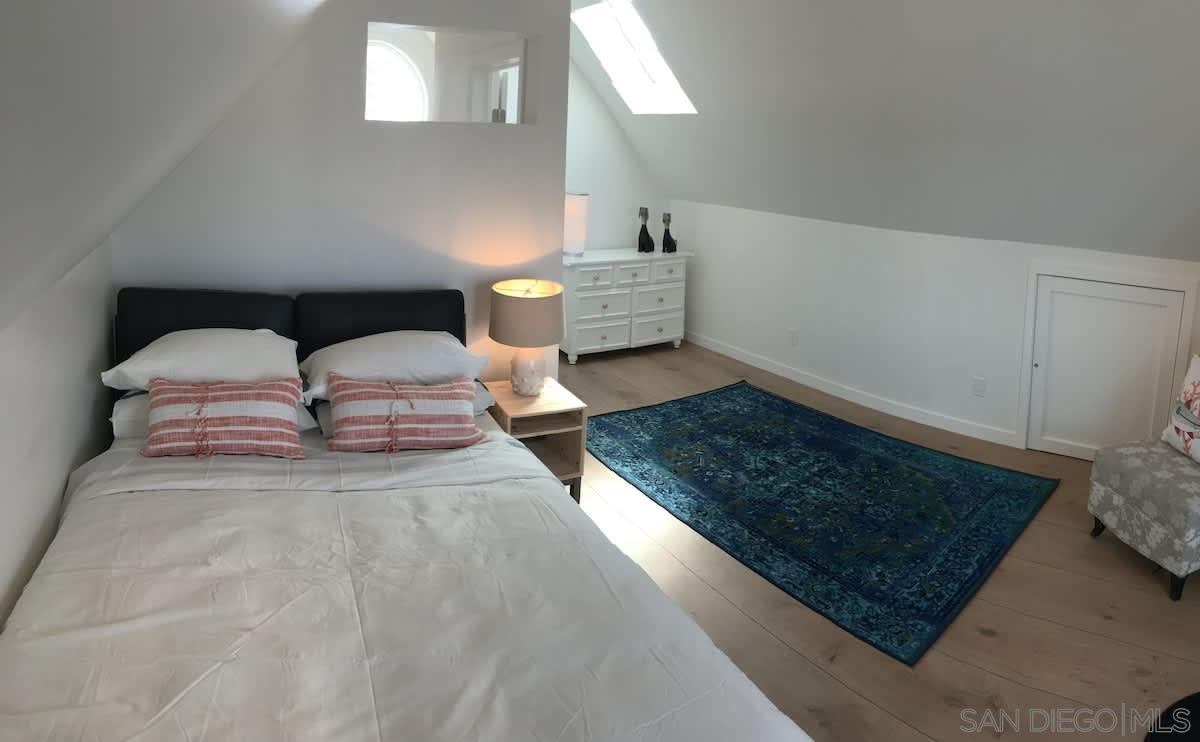 Detail Gallery Image 7 of 11 For 5112  Saratoga Ave  1, San Diego,  CA 92107 - 3 Beds | 2 Baths