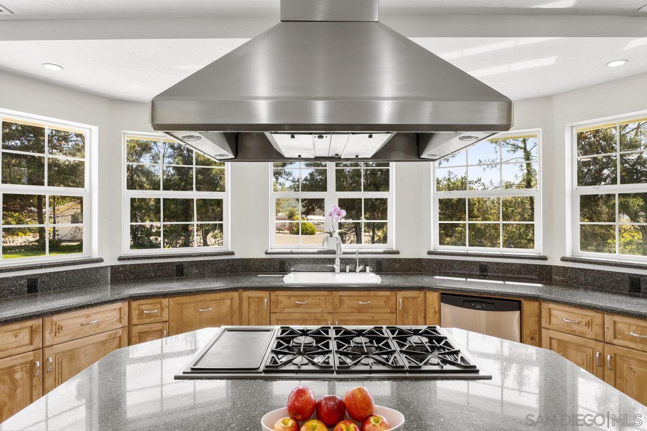 Detail Gallery Image 15 of 75 For 3232 N Twin Oaks Valley Rd, San Marcos,  CA 92069 - 7 Beds | 6 Baths