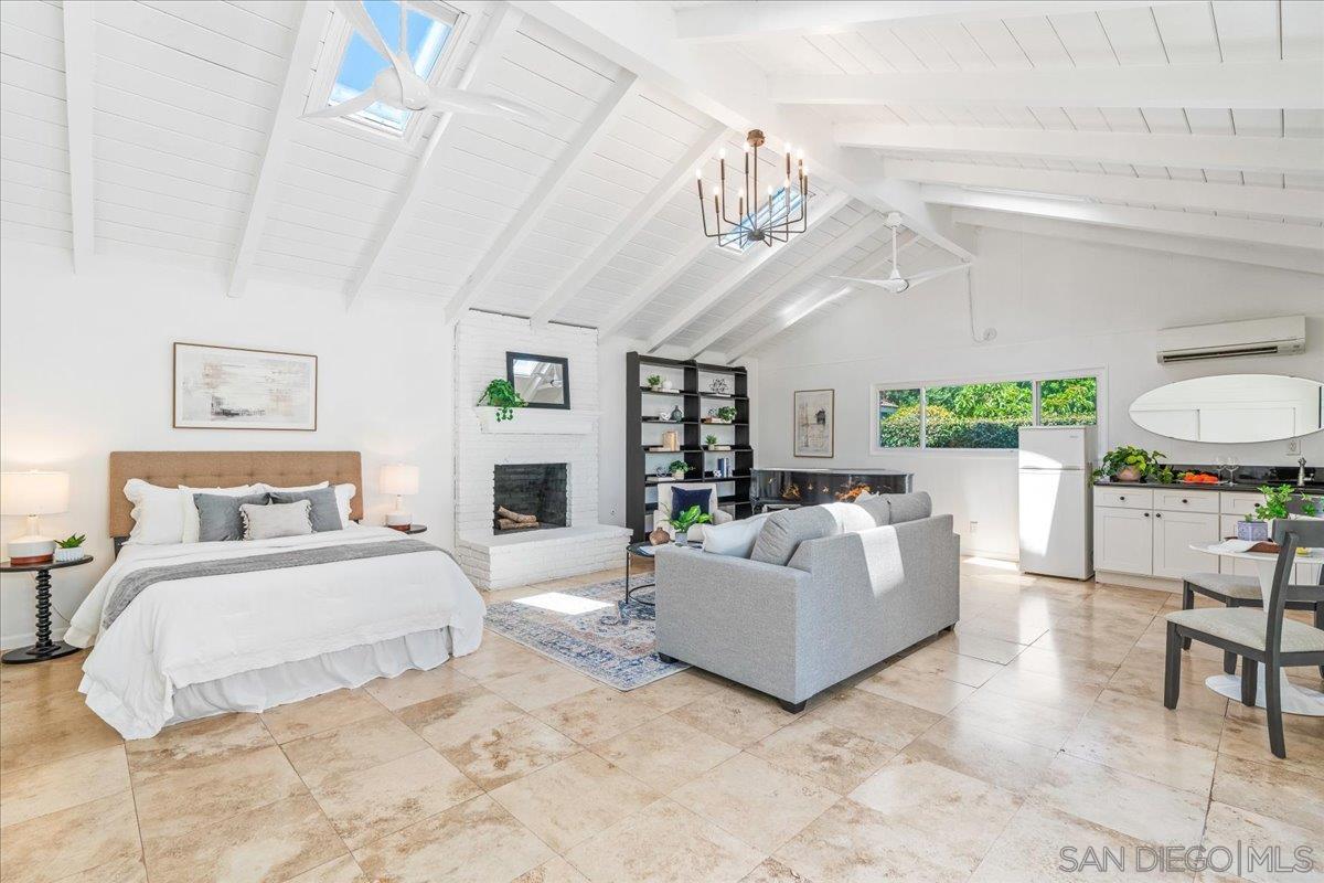 Detail Gallery Image 2 of 71 For 2602 N Louise, Santa Ana,  CA 92706 - 4 Beds | 3/1 Baths