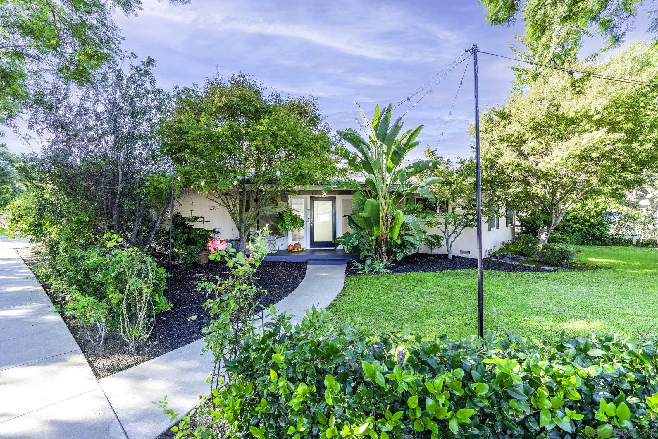 Detail Gallery Image 2 of 71 For 2602 N Louise, Santa Ana,  CA 92706 - 4 Beds | 3/1 Baths