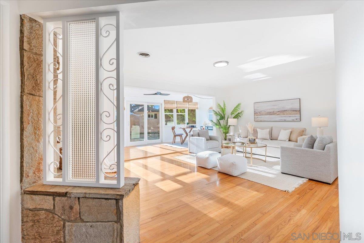 Detail Gallery Image 14 of 71 For 2602 N Louise, Santa Ana,  CA 92706 - 4 Beds | 3/1 Baths