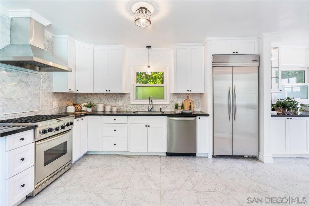 Detail Gallery Image 25 of 71 For 2602 N Louise, Santa Ana,  CA 92706 - 4 Beds | 3/1 Baths