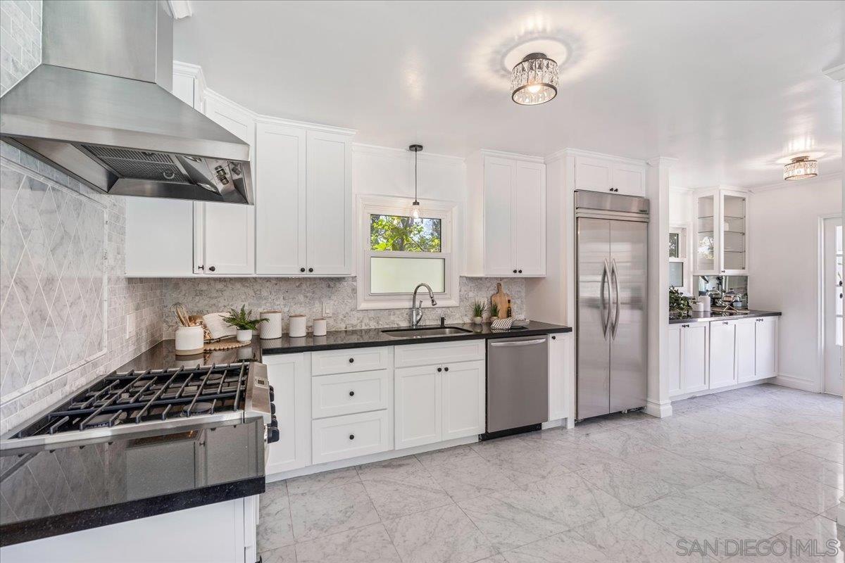 Detail Gallery Image 27 of 71 For 2602 N Louise, Santa Ana,  CA 92706 - 4 Beds | 3/1 Baths