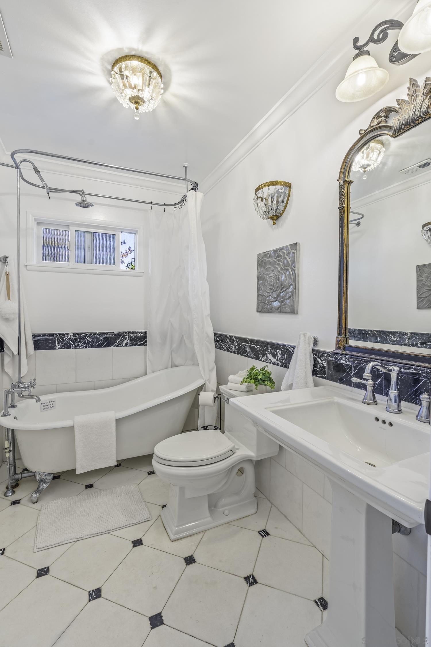 Detail Gallery Image 35 of 71 For 2602 N Louise, Santa Ana,  CA 92706 - 4 Beds | 3/1 Baths