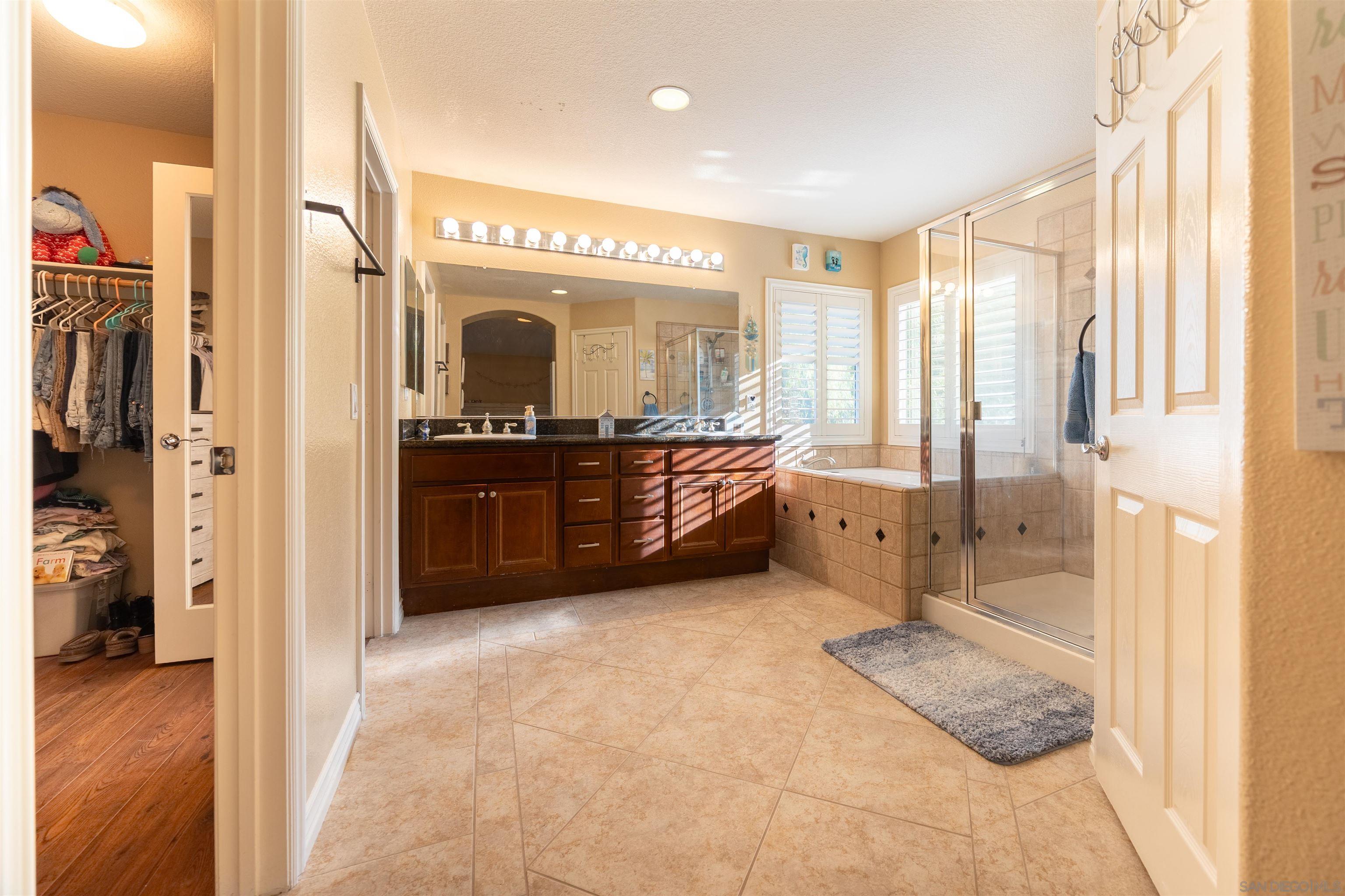 Detail Gallery Image 17 of 45 For 273  Oak Valley Ln, Escondido,  CA 92027 - 4 Beds | 3 Baths