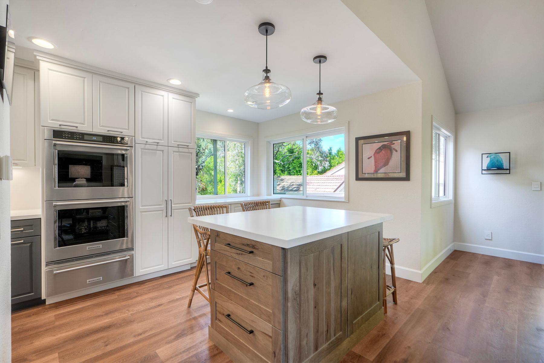 Detail Gallery Image 12 of 41 For 4336  Caminito De La Escena, San Diego,  CA 92108 - 3 Beds | 3 Baths