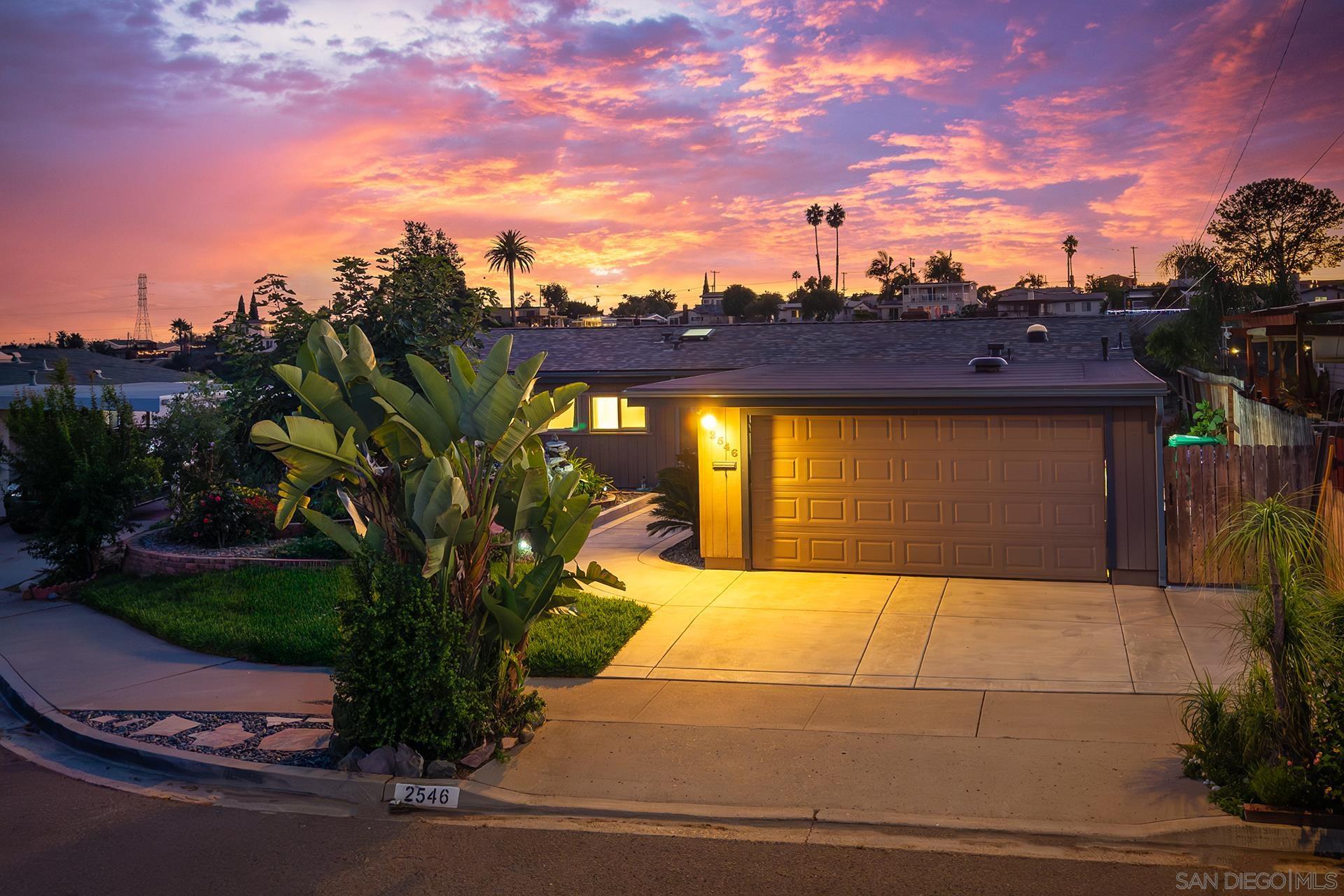 Detail Gallery Image 2 of 23 For 2546  Marathon Dr, San Diego,  CA 92123 - 3 Beds | 2 Baths