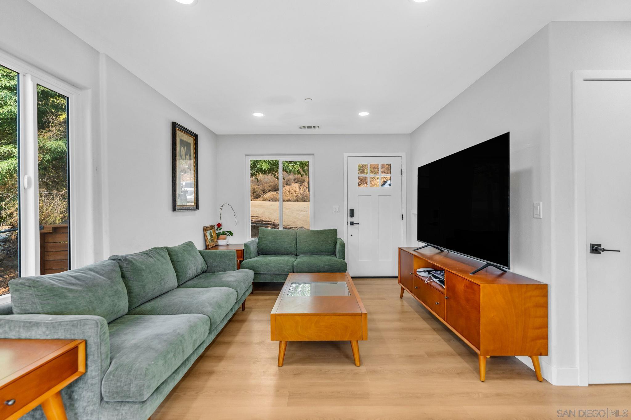 Detail Gallery Image 5 of 30 For 250  Editha Drive, El Cajon,  CA 92019 - 4 Beds | 2/1 Baths