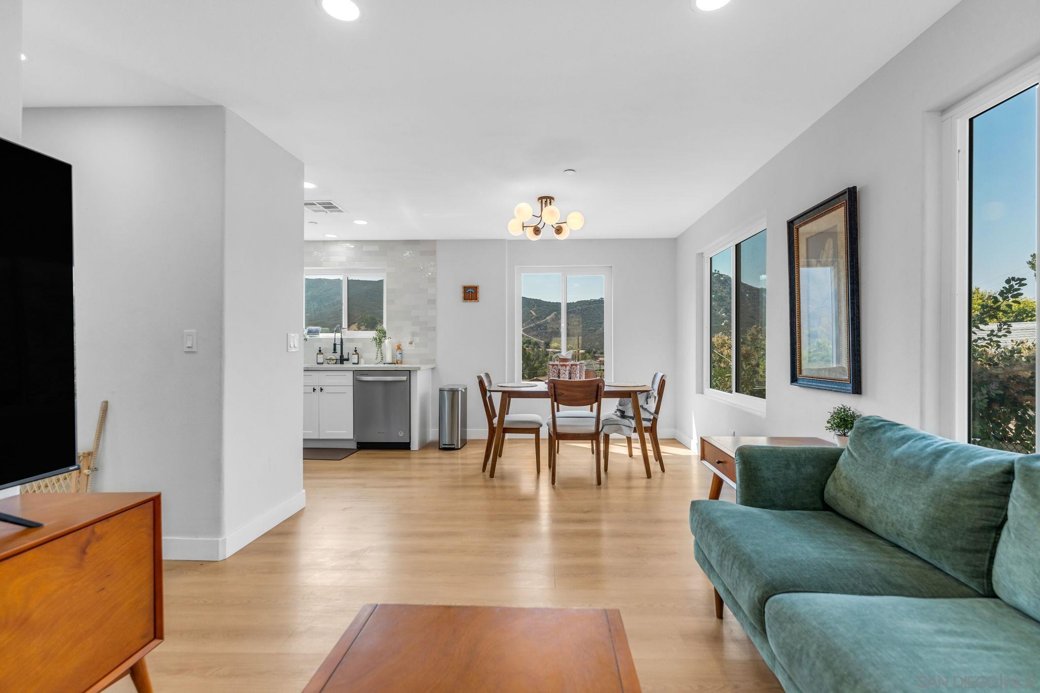 Detail Gallery Image 8 of 30 For 250  Editha Drive, El Cajon,  CA 92019 - 4 Beds | 2/1 Baths