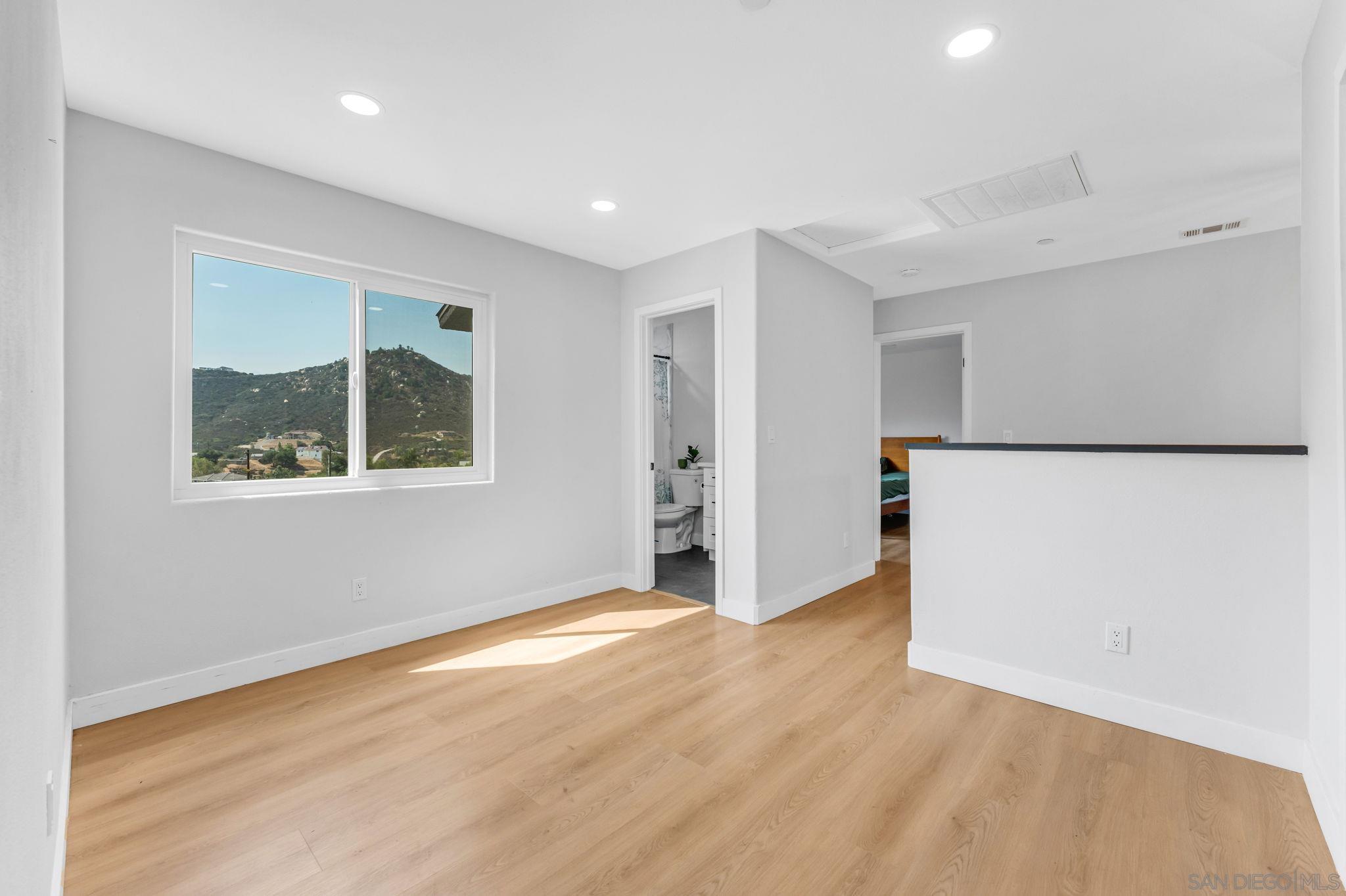 Detail Gallery Image 10 of 30 For 250  Editha Drive, El Cajon,  CA 92019 - 4 Beds | 2/1 Baths