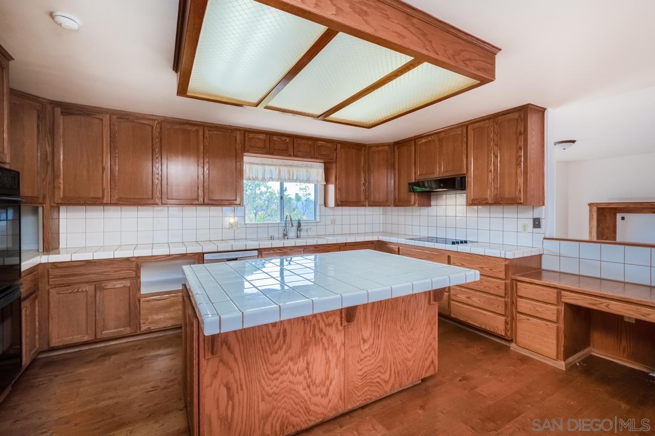 Detail Gallery Image 12 of 41 For 620  Singing Vista Ct, El Cajon,  CA 92019 - 5 Beds | 4 Baths