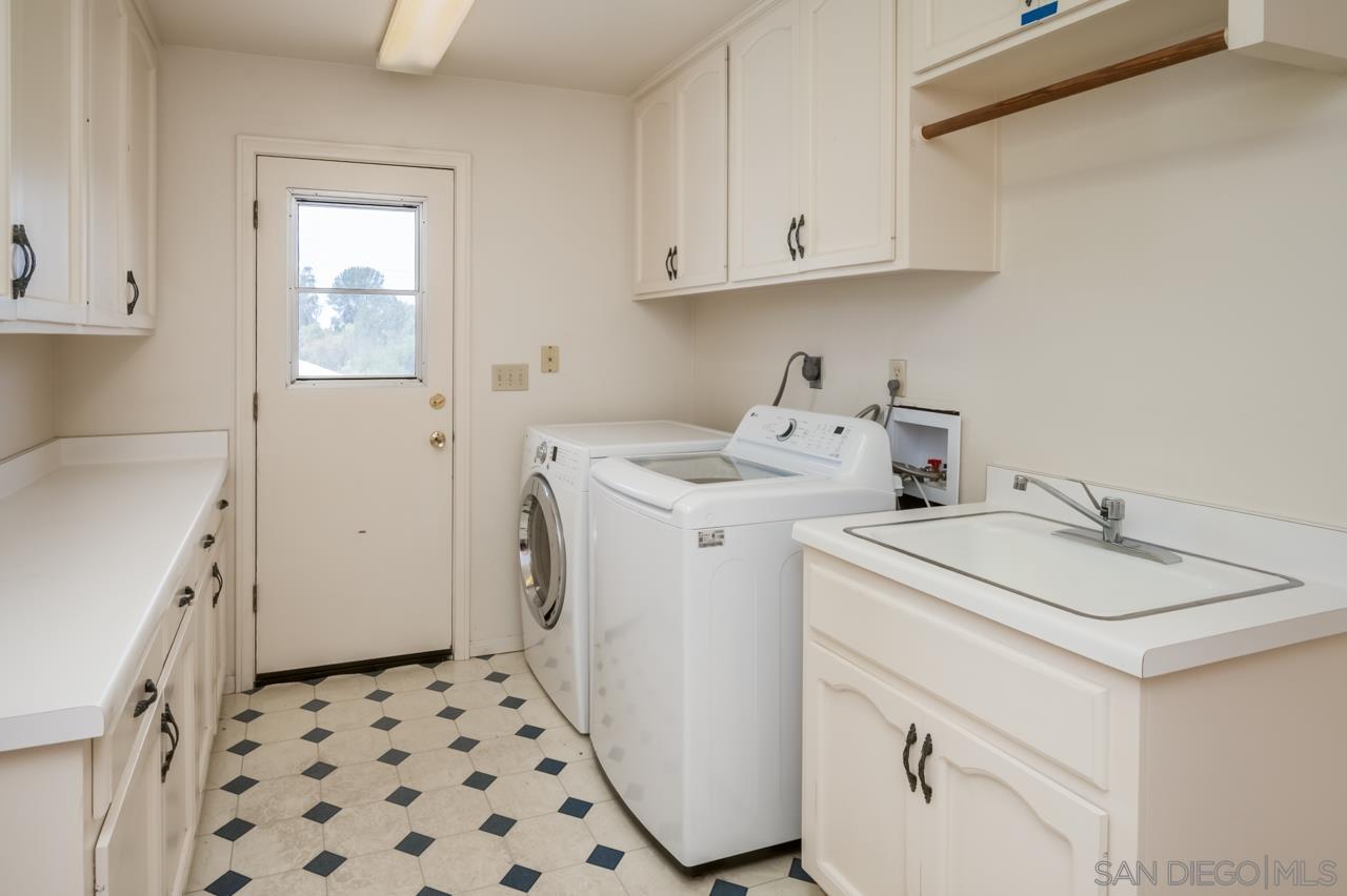 Detail Gallery Image 25 of 41 For 620  Singing Vista Ct, El Cajon,  CA 92019 - 5 Beds | 4 Baths