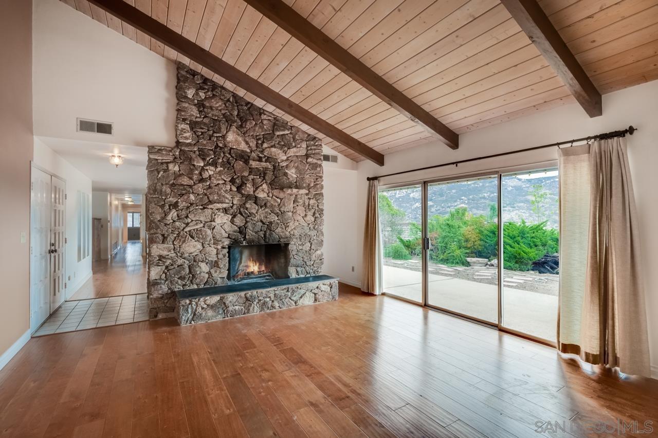 Detail Gallery Image 5 of 41 For 620  Singing Vista Ct, El Cajon,  CA 92019 - 5 Beds | 4 Baths