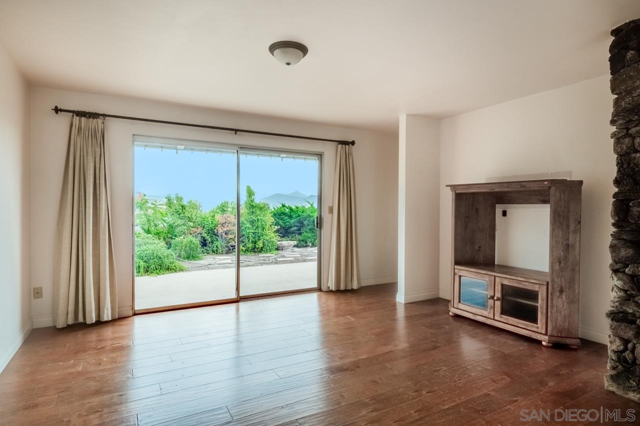 Detail Gallery Image 6 of 41 For 620  Singing Vista Ct, El Cajon,  CA 92019 - 5 Beds | 4 Baths