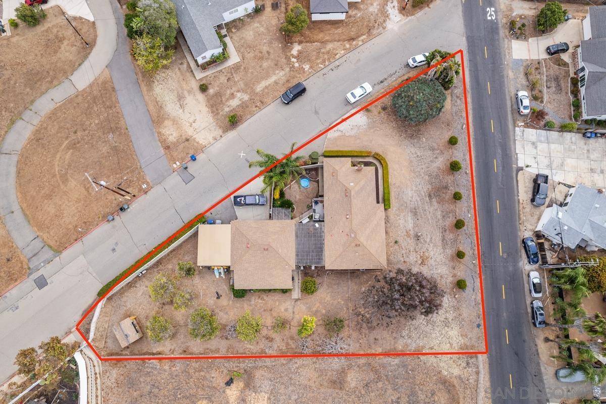 Detail Gallery Image 2 of 28 For 323  Hill Dr, Vista,  CA 92083 - 3 Beds | 2 Baths