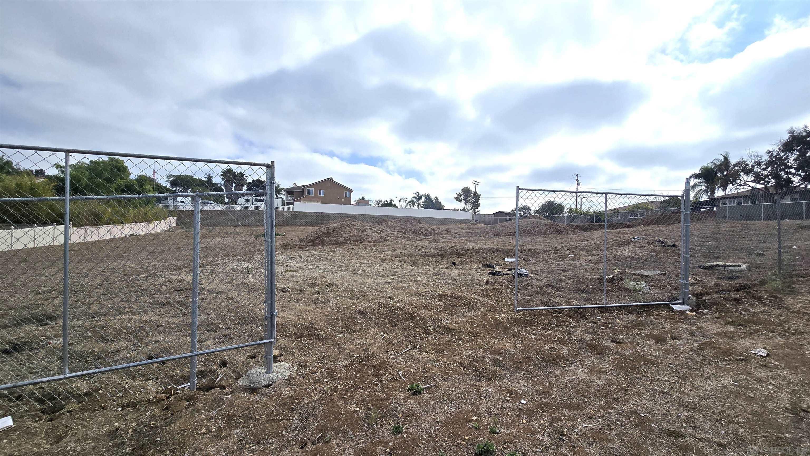 Detail Gallery Image 15 of 28 For 323  Hill Dr, Vista,  CA 92083 - 3 Beds | 2 Baths