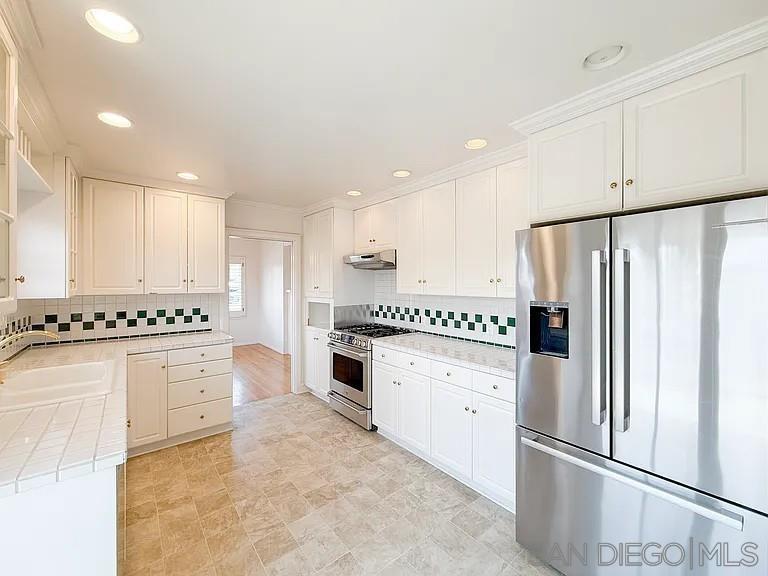 Detail Gallery Image 20 of 28 For 323  Hill Dr, Vista,  CA 92083 - 3 Beds | 2 Baths