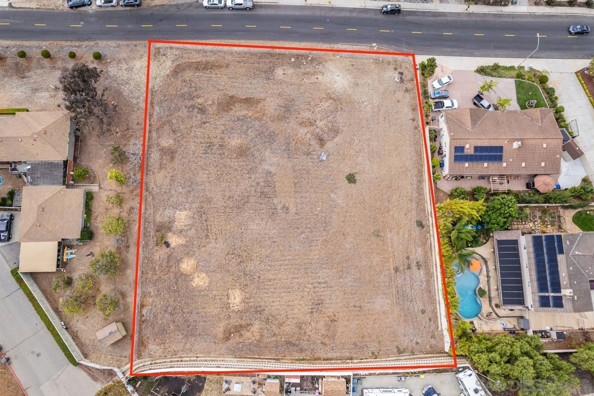 Detail Gallery Image 3 of 28 For 323  Hill Dr, Vista,  CA 92083 - 3 Beds | 2 Baths