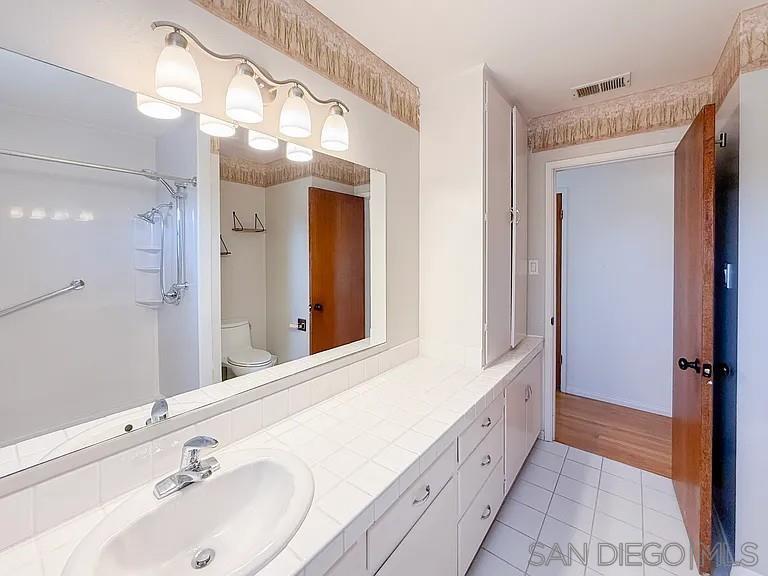Detail Gallery Image 23 of 28 For 323  Hill Dr, Vista,  CA 92083 - 3 Beds | 2 Baths