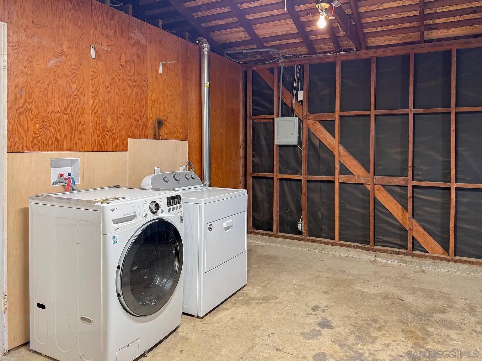 Detail Gallery Image 24 of 29 For 323  Hill Dr, Vista,  CA 92083 - 3 Beds | 2 Baths