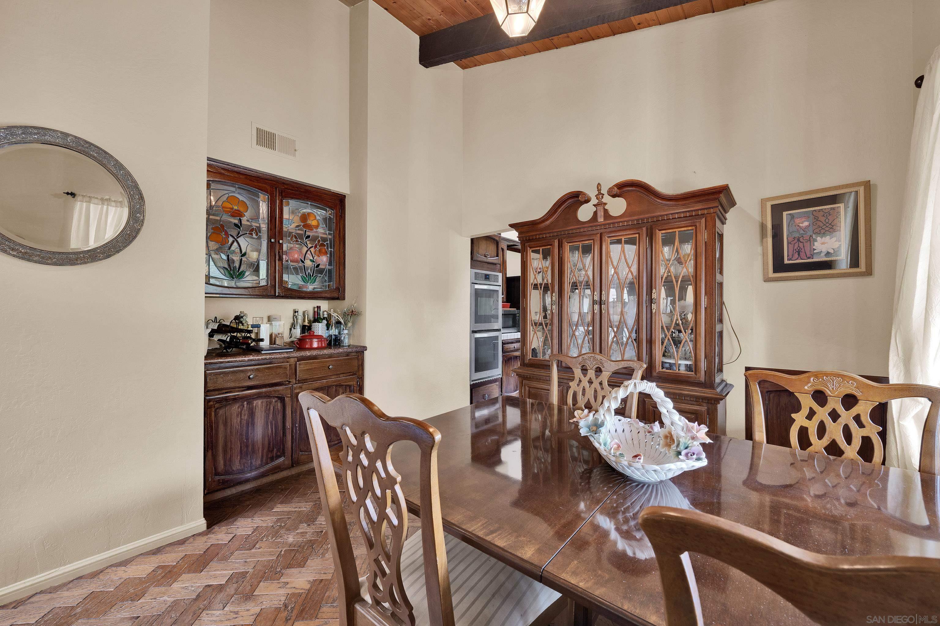 Detail Gallery Image 12 of 38 For 1876  Vista Way, El Cajon,  CA 92019 - 5 Beds | 3 Baths