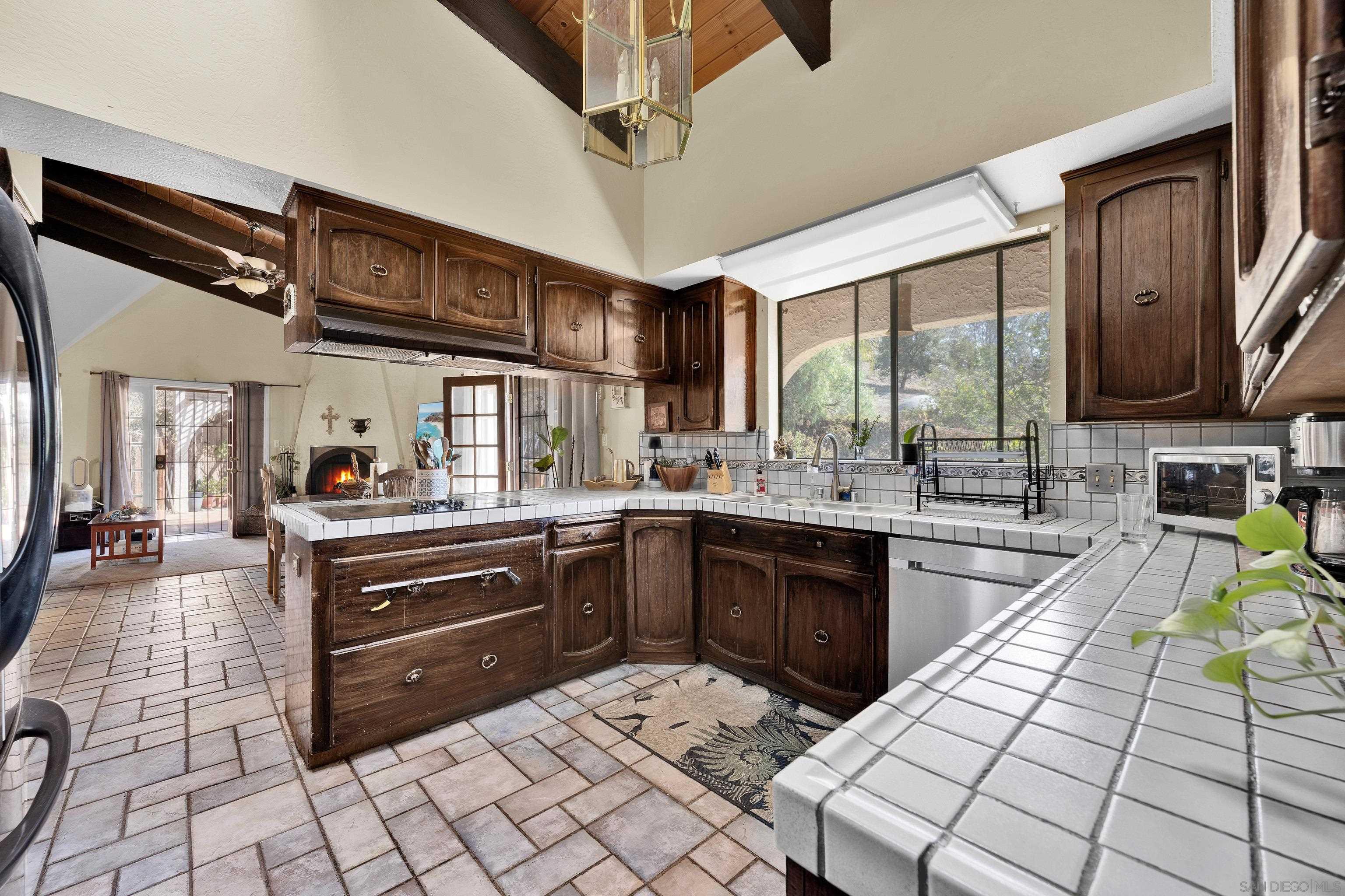 Detail Gallery Image 13 of 38 For 1876  Vista Way, El Cajon,  CA 92019 - 5 Beds | 3 Baths