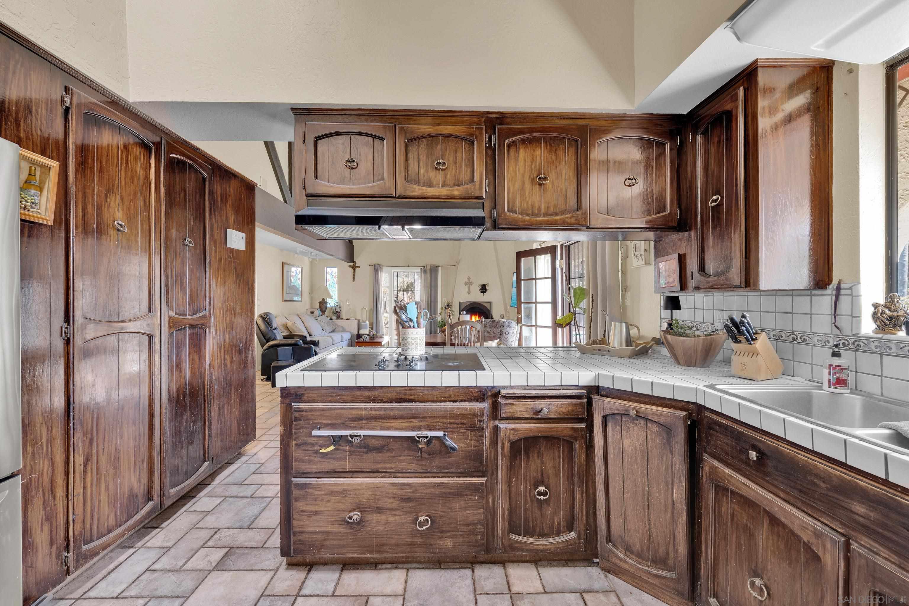 Detail Gallery Image 14 of 38 For 1876  Vista Way, El Cajon,  CA 92019 - 5 Beds | 3 Baths