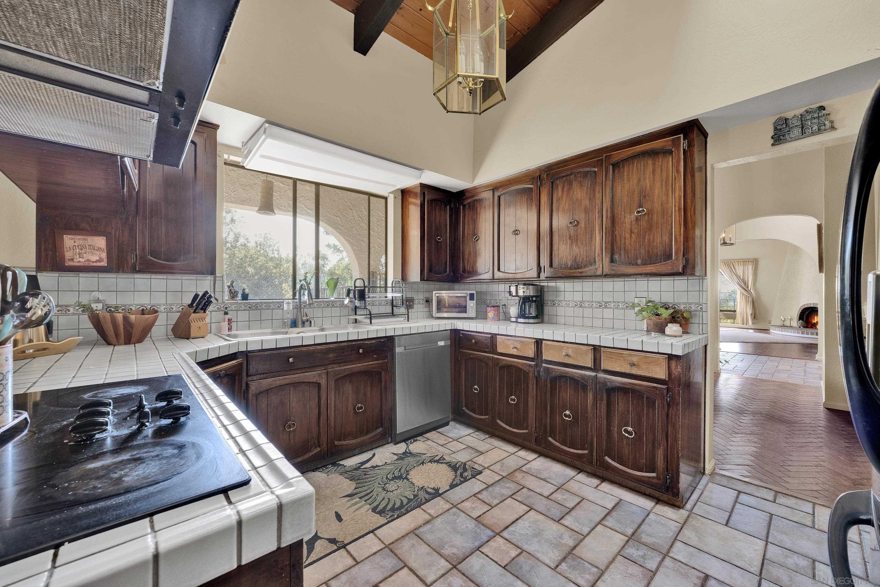 Detail Gallery Image 15 of 38 For 1876  Vista Way, El Cajon,  CA 92019 - 5 Beds | 3 Baths