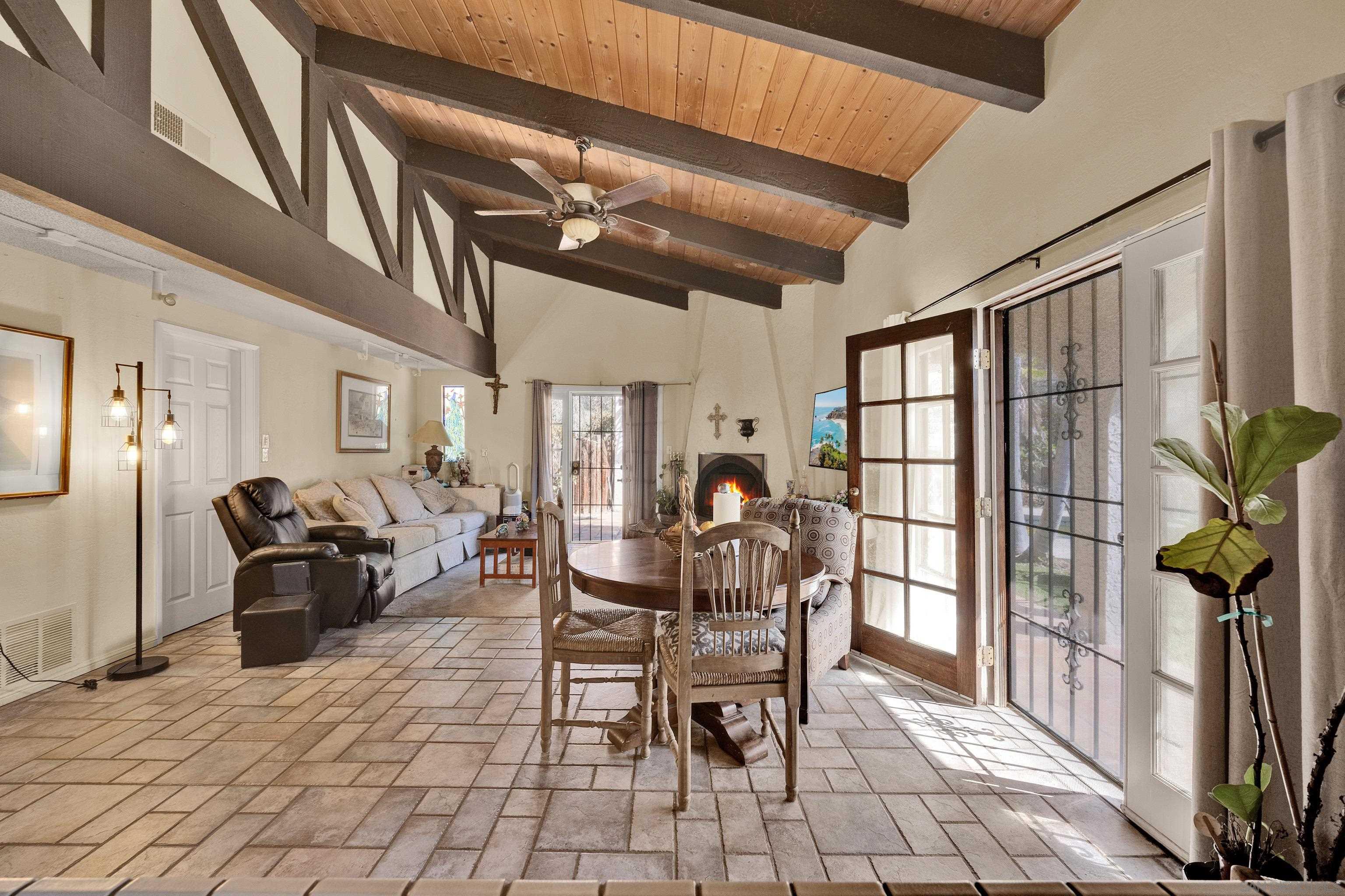 Detail Gallery Image 16 of 38 For 1876  Vista Way, El Cajon,  CA 92019 - 5 Beds | 3 Baths