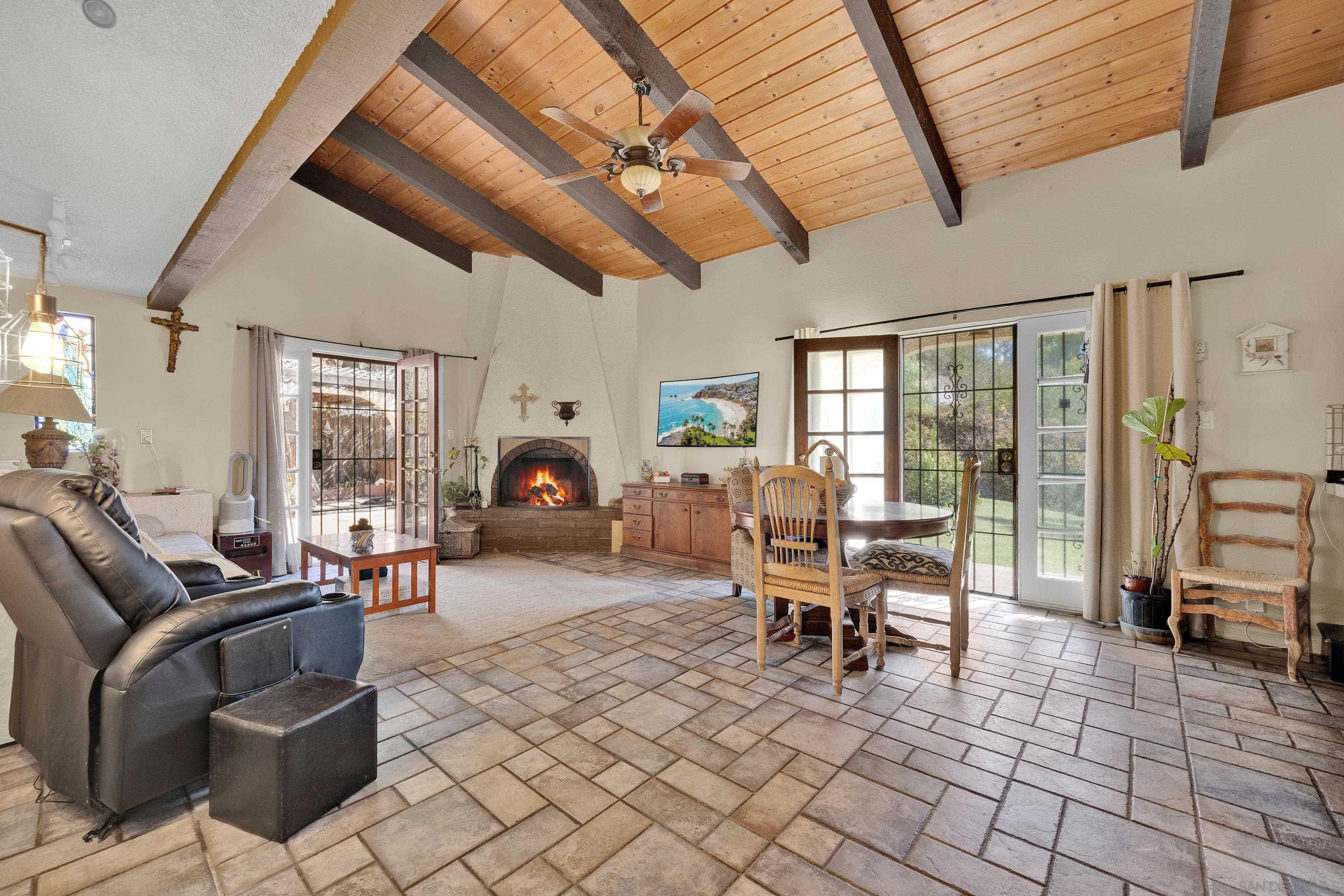 Detail Gallery Image 17 of 38 For 1876  Vista Way, El Cajon,  CA 92019 - 5 Beds | 3 Baths