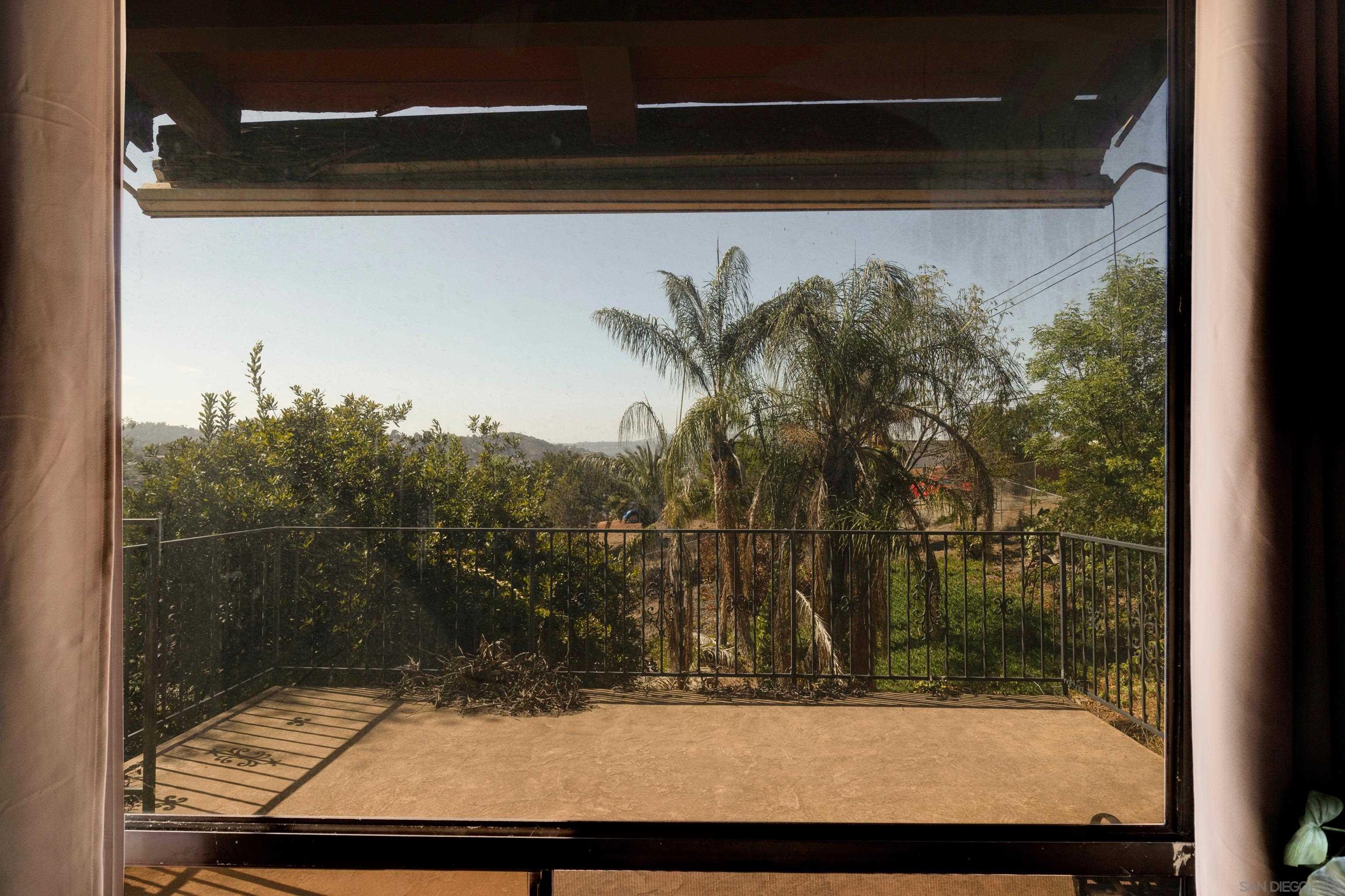 Detail Gallery Image 20 of 38 For 1876  Vista Way, El Cajon,  CA 92019 - 5 Beds | 3 Baths