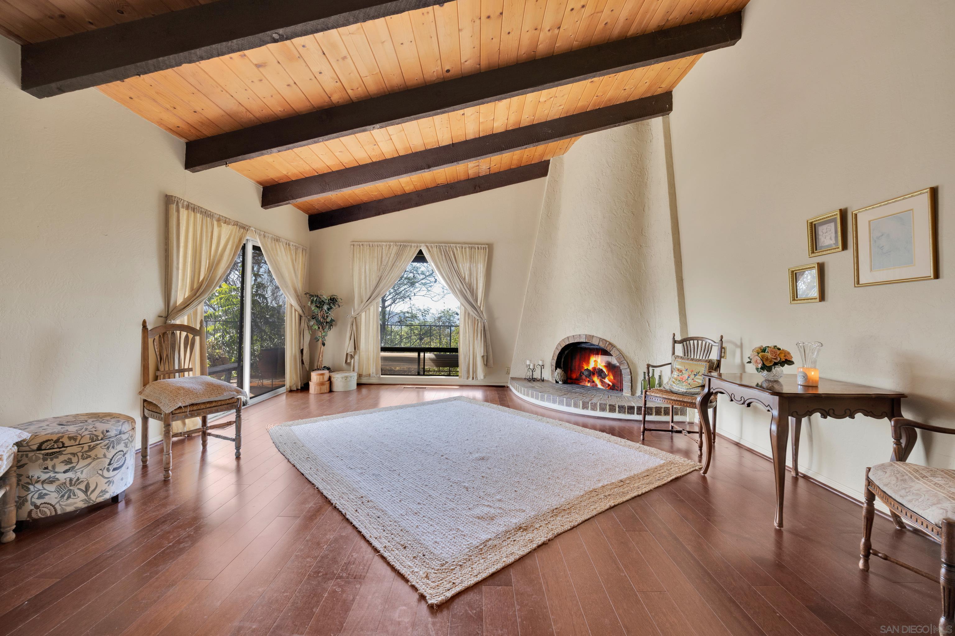 Detail Gallery Image 3 of 38 For 1876  Vista Way, El Cajon,  CA 92019 - 5 Beds | 3 Baths