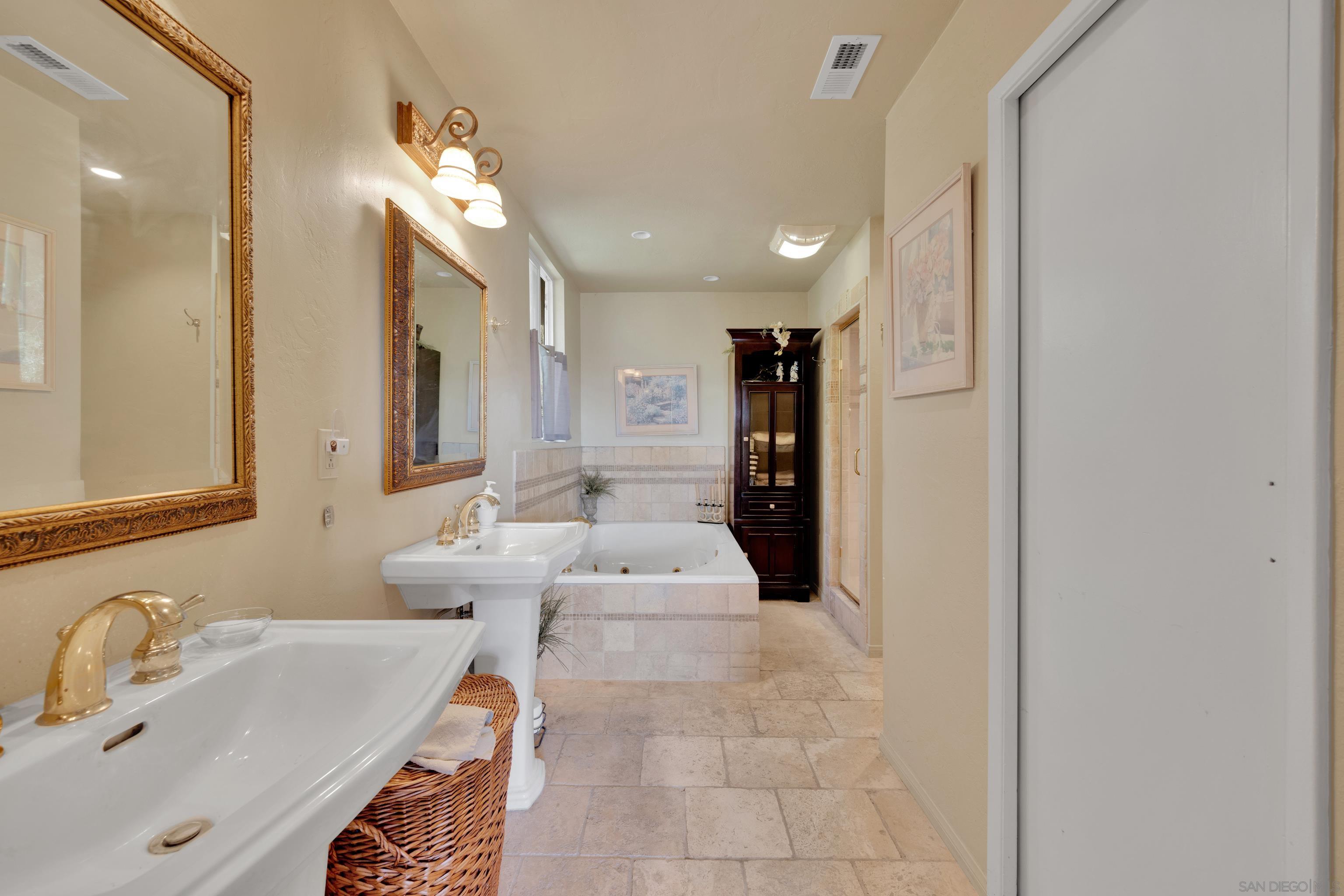 Detail Gallery Image 22 of 38 For 1876  Vista Way, El Cajon,  CA 92019 - 5 Beds | 3 Baths