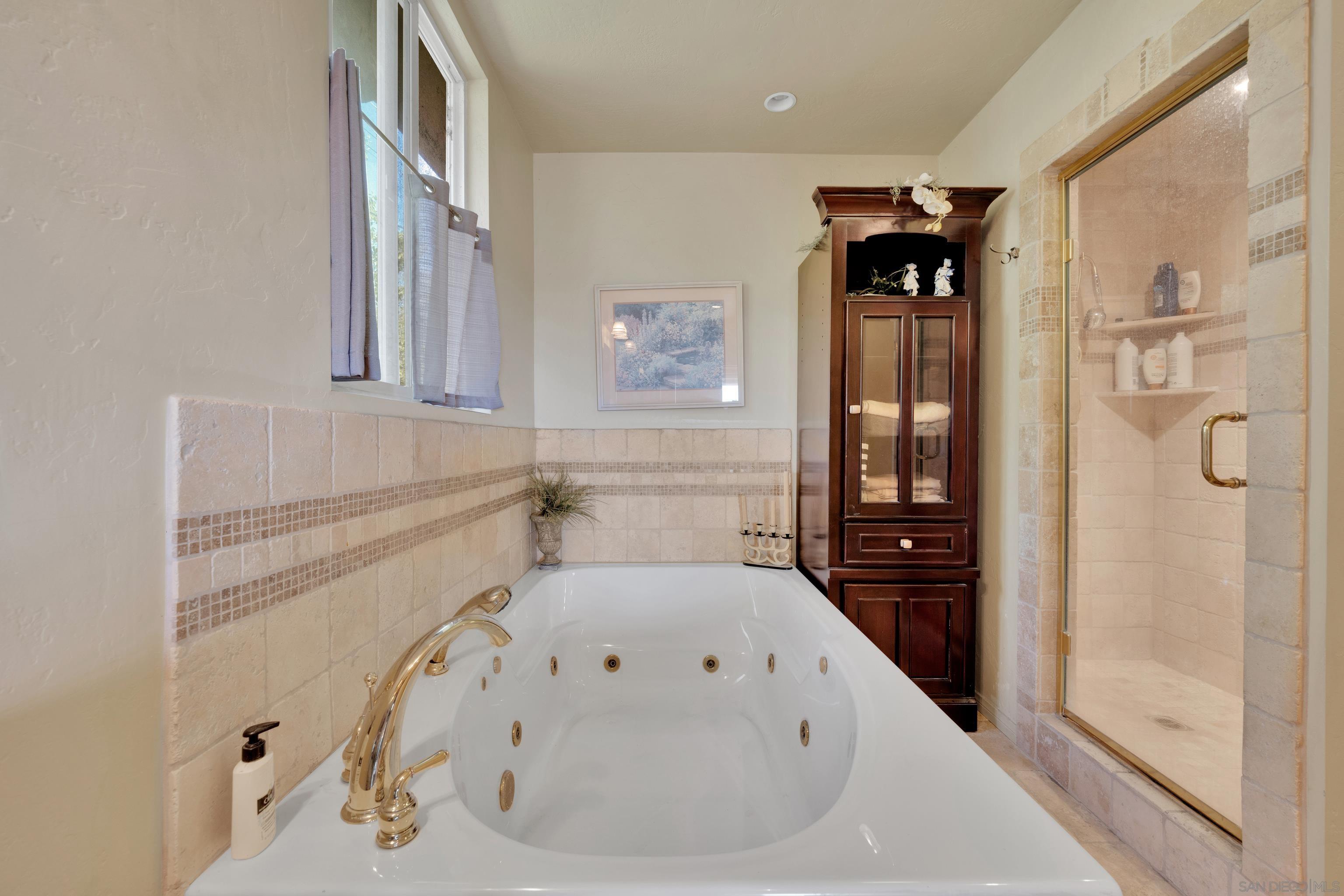 Detail Gallery Image 23 of 38 For 1876  Vista Way, El Cajon,  CA 92019 - 5 Beds | 3 Baths