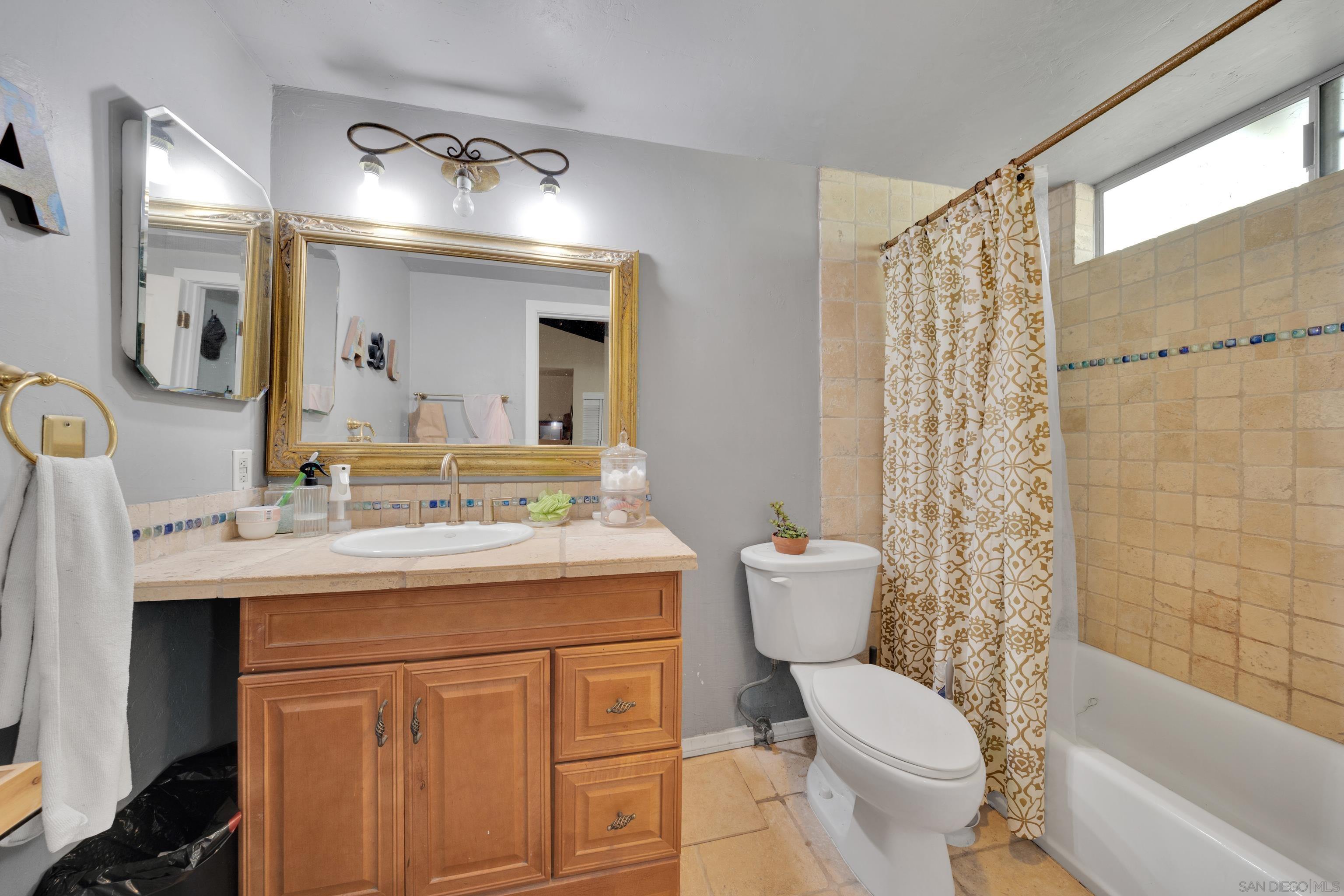 Detail Gallery Image 25 of 38 For 1876  Vista Way, El Cajon,  CA 92019 - 5 Beds | 3 Baths