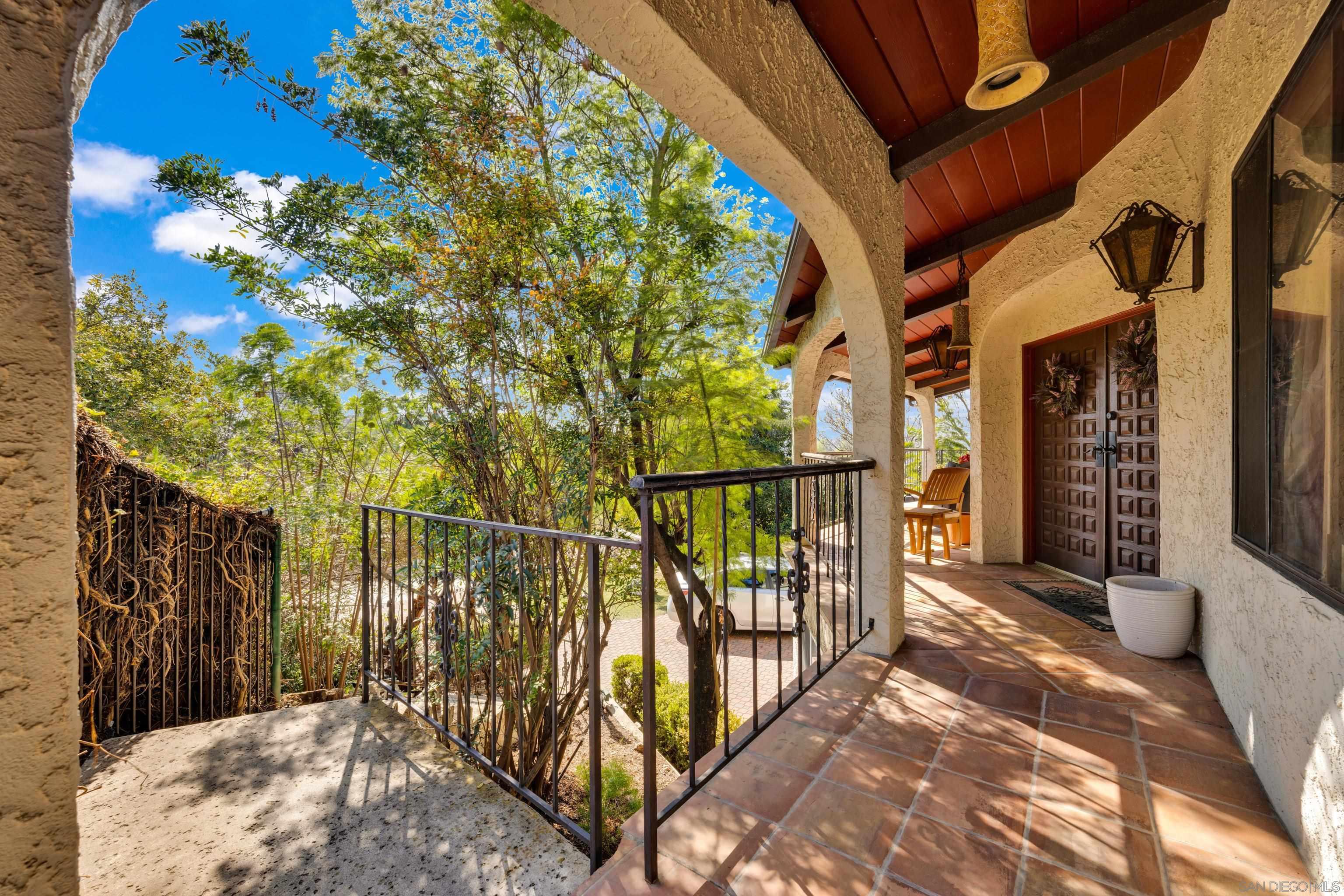 Detail Gallery Image 26 of 38 For 1876  Vista Way, El Cajon,  CA 92019 - 5 Beds | 3 Baths