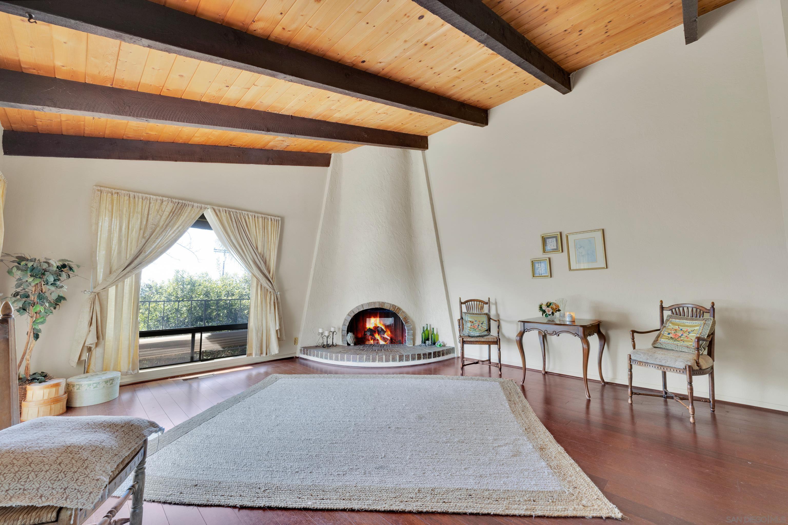 Detail Gallery Image 5 of 38 For 1876  Vista Way, El Cajon,  CA 92019 - 5 Beds | 3 Baths