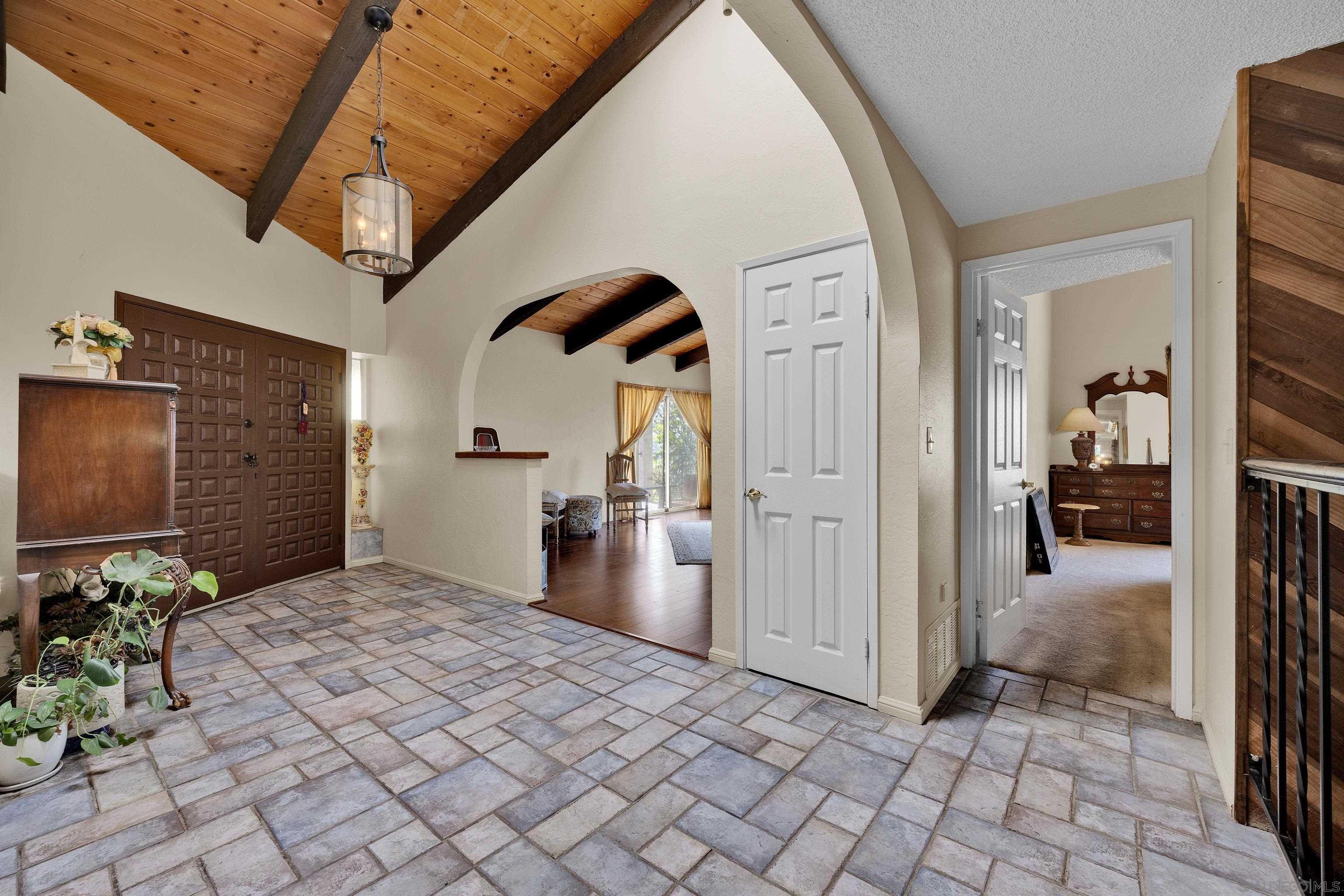 Detail Gallery Image 9 of 38 For 1876  Vista Way, El Cajon,  CA 92019 - 5 Beds | 3 Baths