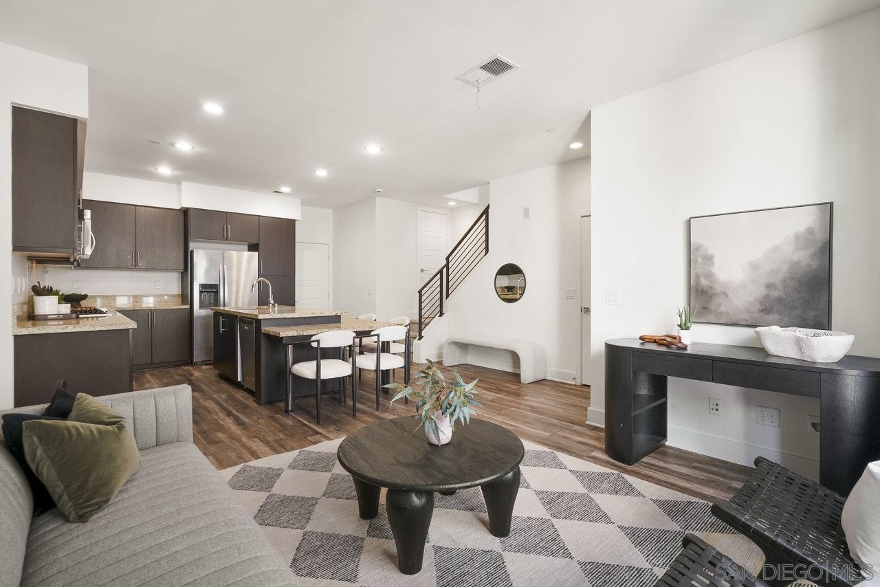 Front Image Thumbnail for SD250041300