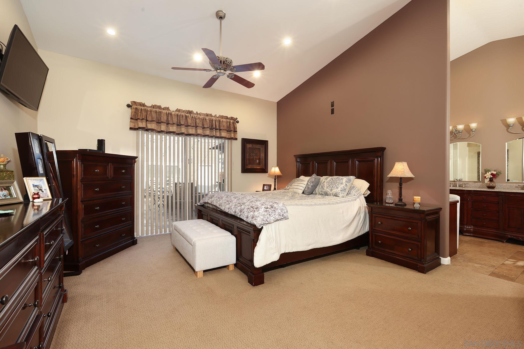 Detail Gallery Image 13 of 29 For 1687  Gecko Road, Vista,  CA 92083 - 4 Beds | 4/1 Baths