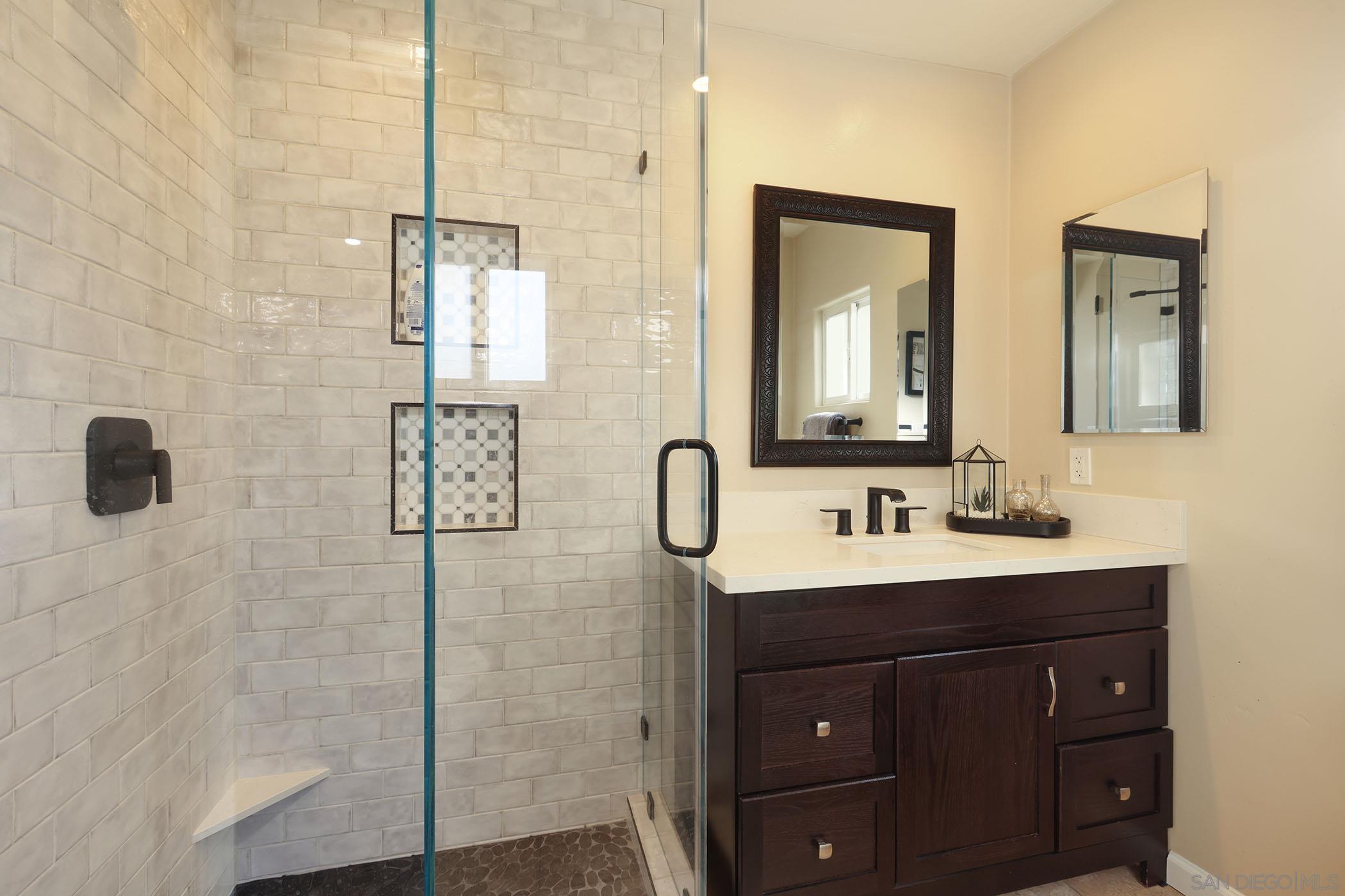 Detail Gallery Image 16 of 29 For 1687  Gecko Road, Vista,  CA 92083 - 4 Beds | 4/1 Baths