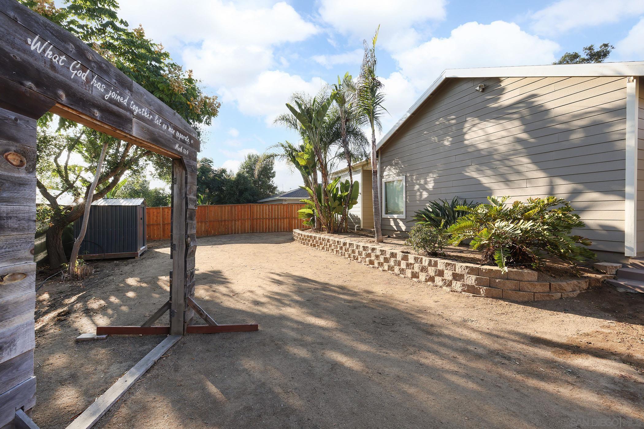 Detail Gallery Image 20 of 29 For 1687  Gecko Road, Vista,  CA 92083 - 4 Beds | 4/1 Baths